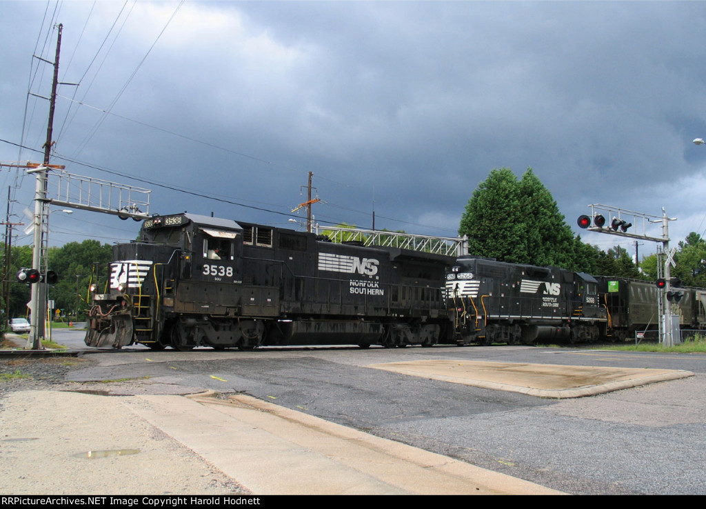 NS 3538 & 5268 head out of Glenwood Yard